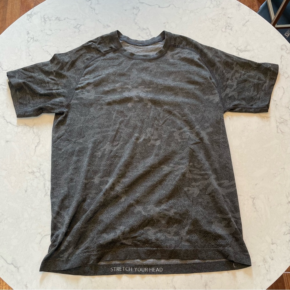 Lululemon 🖤 Men’s Metal Vent Tech Short Sleeve in Camo Grey Size Large